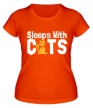 Женская футболка «Sleeps with cats» - Фото 1