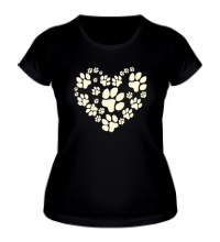 Женская футболка Сердце из собачьих следов свет