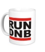 Керамическая кружка «Run dnb» - Фото 1