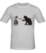 Мужская футболка «Кошка жарит мышь» - Фото 1